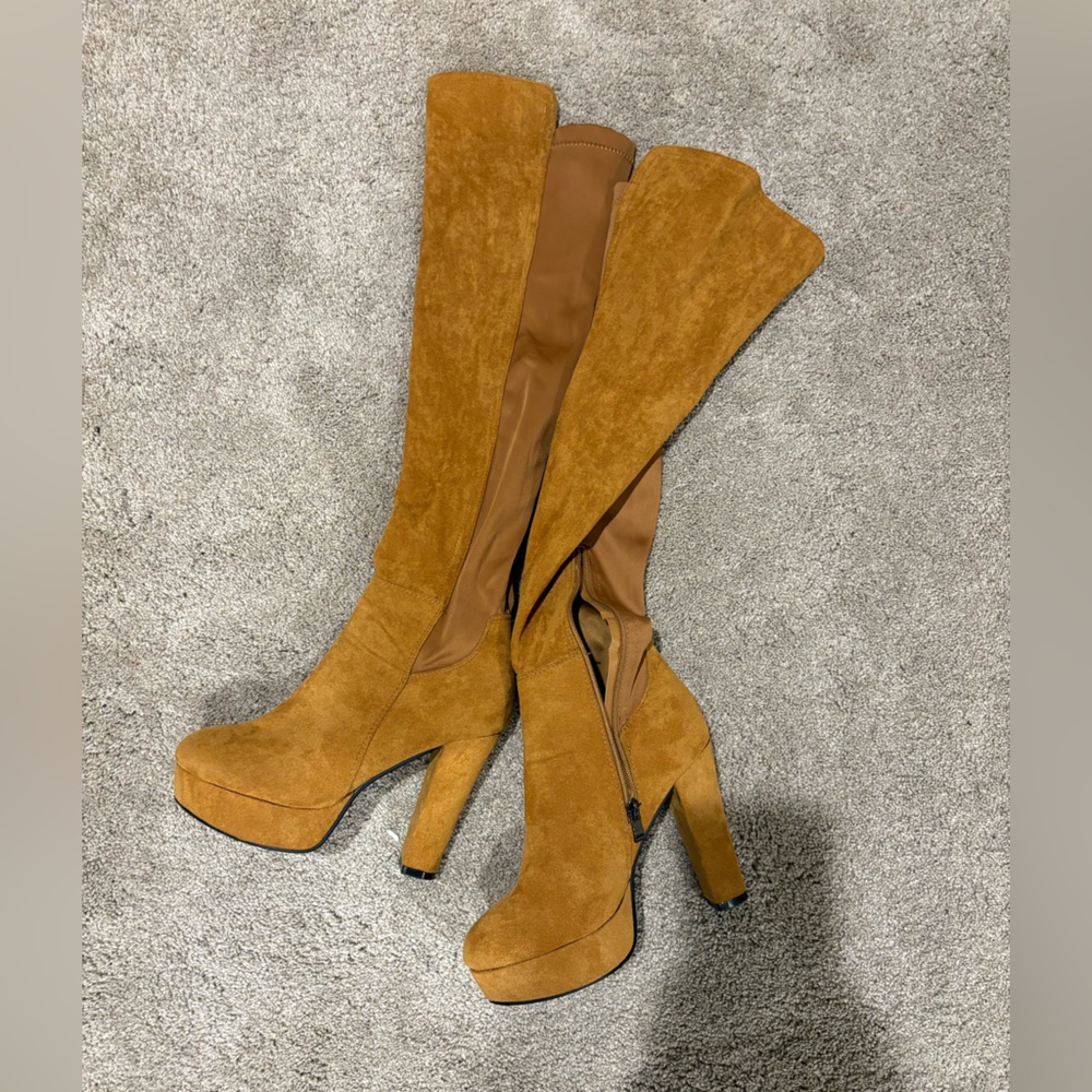 ShoeNTale Tan Heeled Boots 8.5